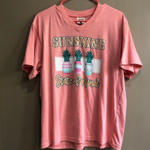 Jadelynn Brooke Vneck T-shirt size M